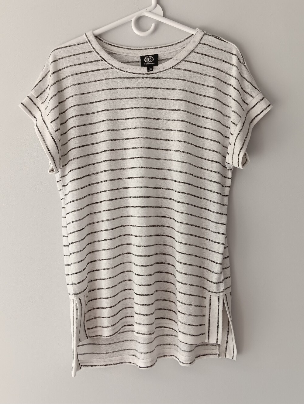 Bobeau Striped Short-Sleeved Round Neck Shirt Hi-Low Split Hem Black White Large